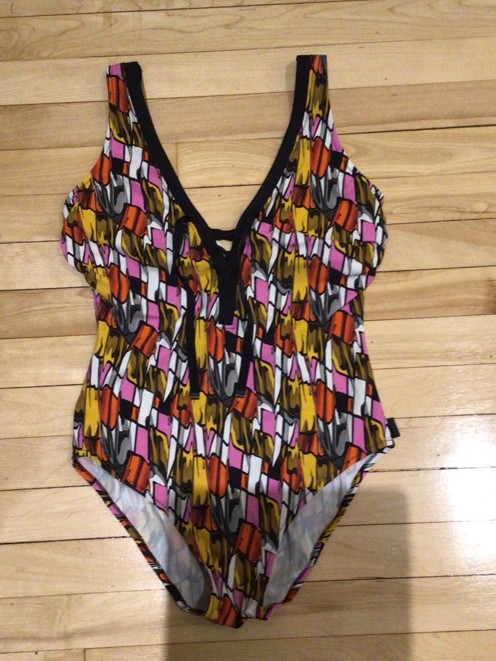 SHAN Abstract Swirl One-Piece Swimsuit underwire Cap